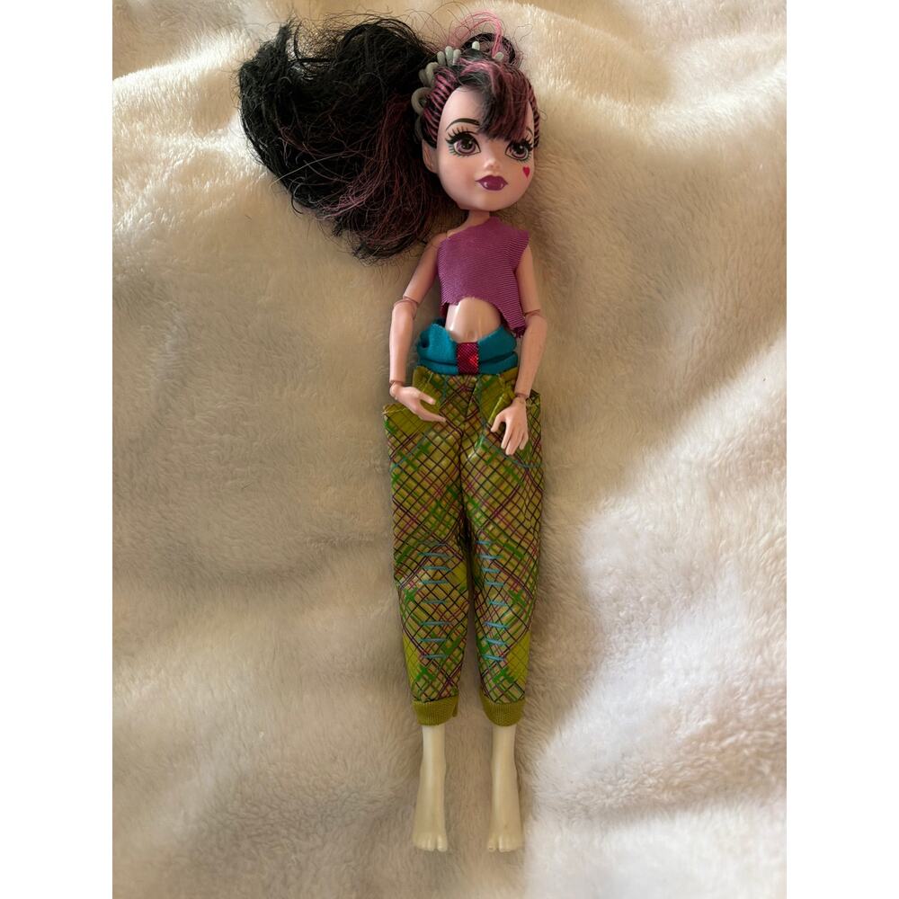 MATTEL Monster High Draculaura Fashion Doll 2015 Black Hair Heart Shape Mole